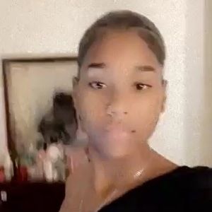 Meet your Posher, Maya